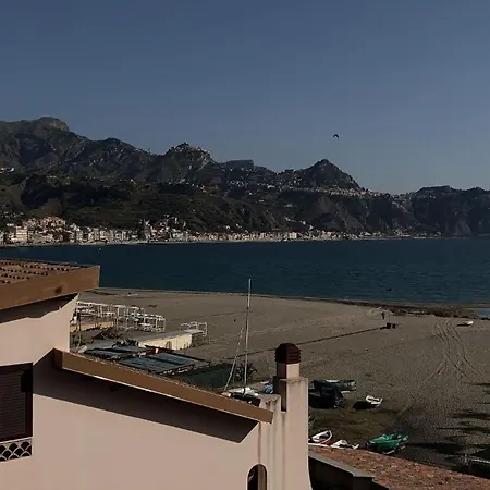 Rosal Schiso Giardini Naxos